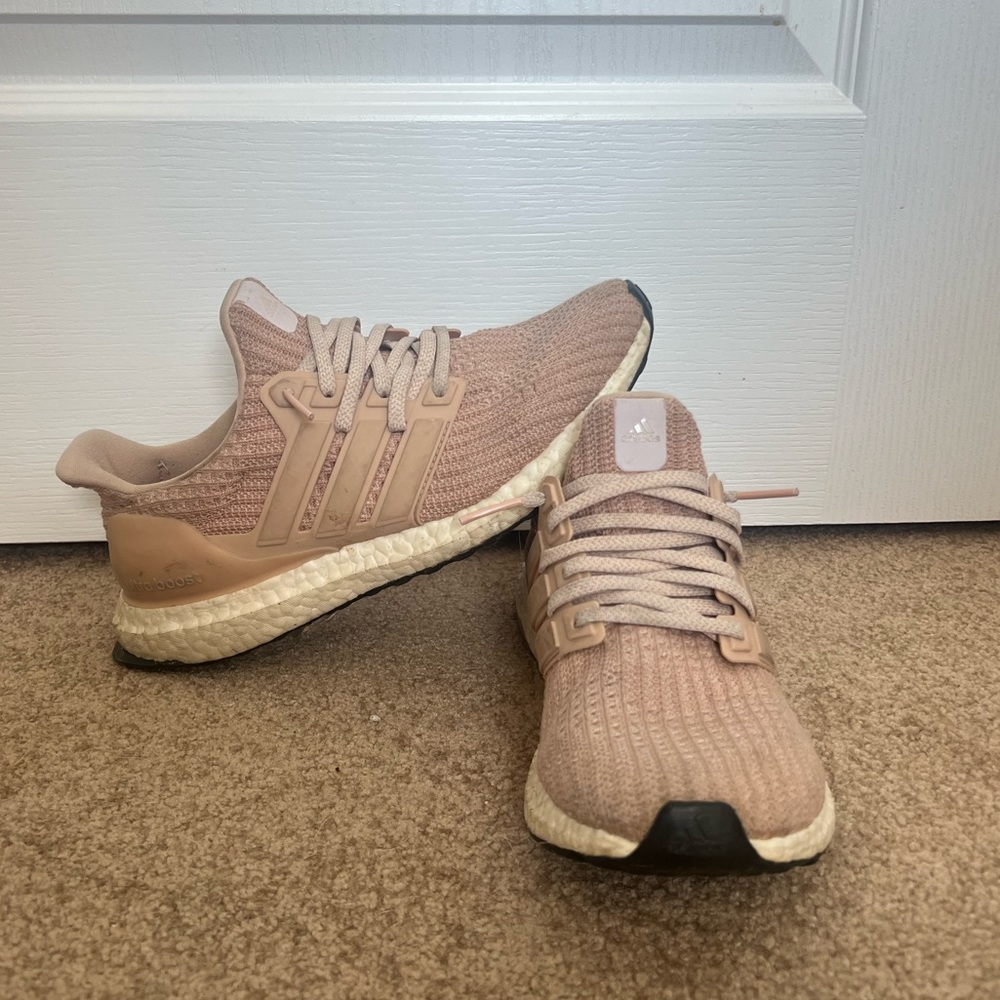 Ultraboost light pink / nude